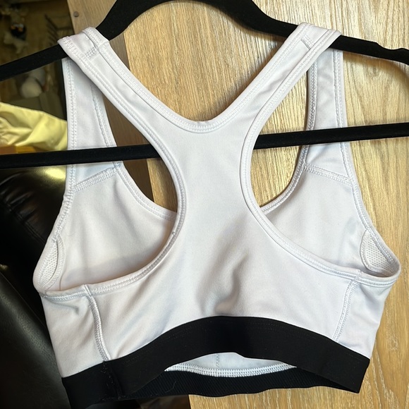 white nike racer back sports bra - Picture 4 of 4